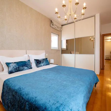 Villa Mirjana - Exclusive Beachfront 6 Bedroom With Pool