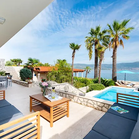 Mirjana - Exclusive Beachfront 6 Bedroom With Pool