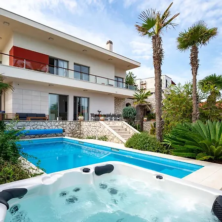Mirjana - Exclusive Beachfront 6 Bedroom With Pool Villa Trogir