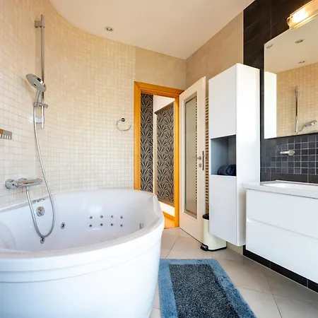 Mirjana - Exclusive Beachfront 6 Bedroom With Pool *