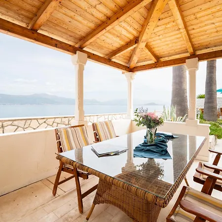 Villa Mirjana - Exclusive Beachfront 6 Bedroom With Pool *