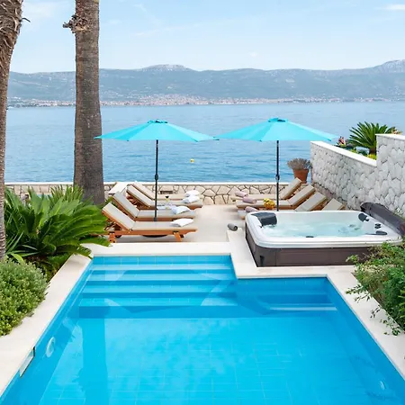 Mirjana - Exclusive Beachfront 6 Bedroom With Pool * Trogir