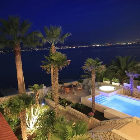 Mirjana - Exclusive Beachfront 6 Bedroom With Pool * Trogir