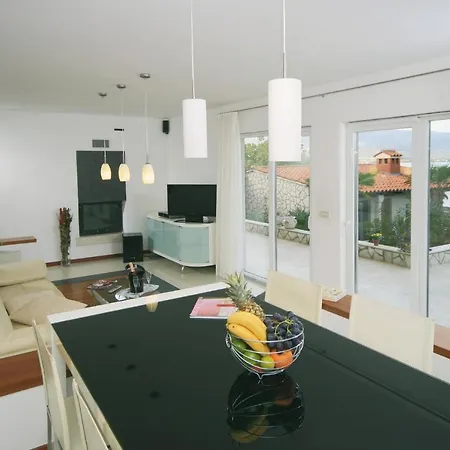 Mirjana - Exclusive Beachfront 6 Bedroom With Pool