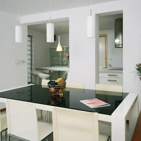 Villa Mirjana - Exclusive Beachfront 6 Bedroom With Pool *
