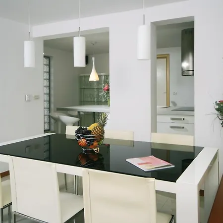 Villa Mirjana - Exclusive Beachfront 6 Bedroom With Pool *