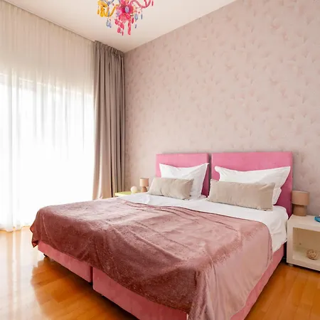 Mirjana - Exclusive Beachfront 6 Bedroom With Pool * Trogir