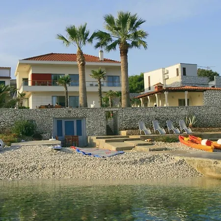 Villa Mirjana - Exclusive Beachfront 6 Bedroom With Pool *